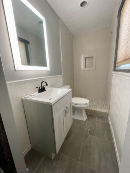 Building Photo - 307 N Mission Rd