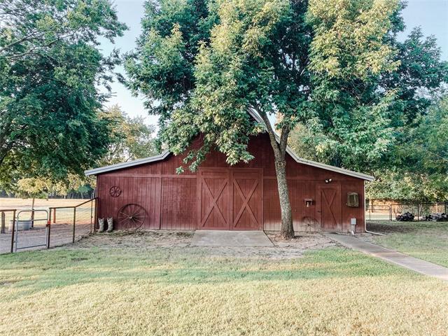 Building Photo - 581 Country Club Rd