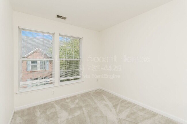 Building Photo - 1030 Harrison Cir