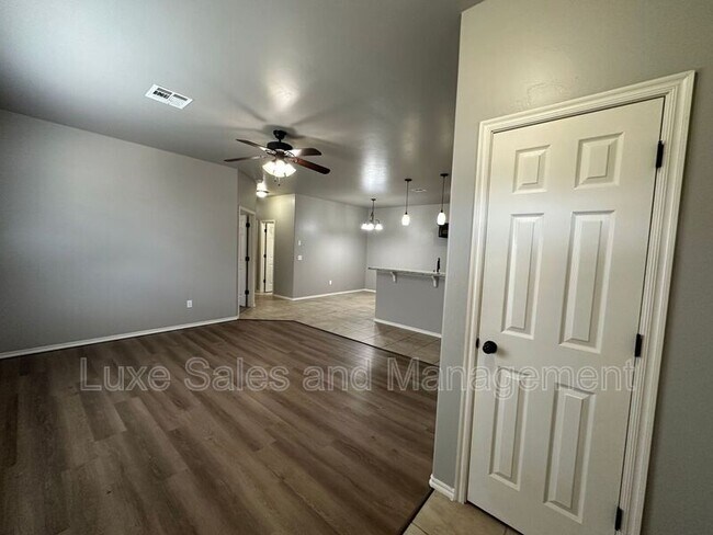Building Photo - 1316 Garden Gate Dr