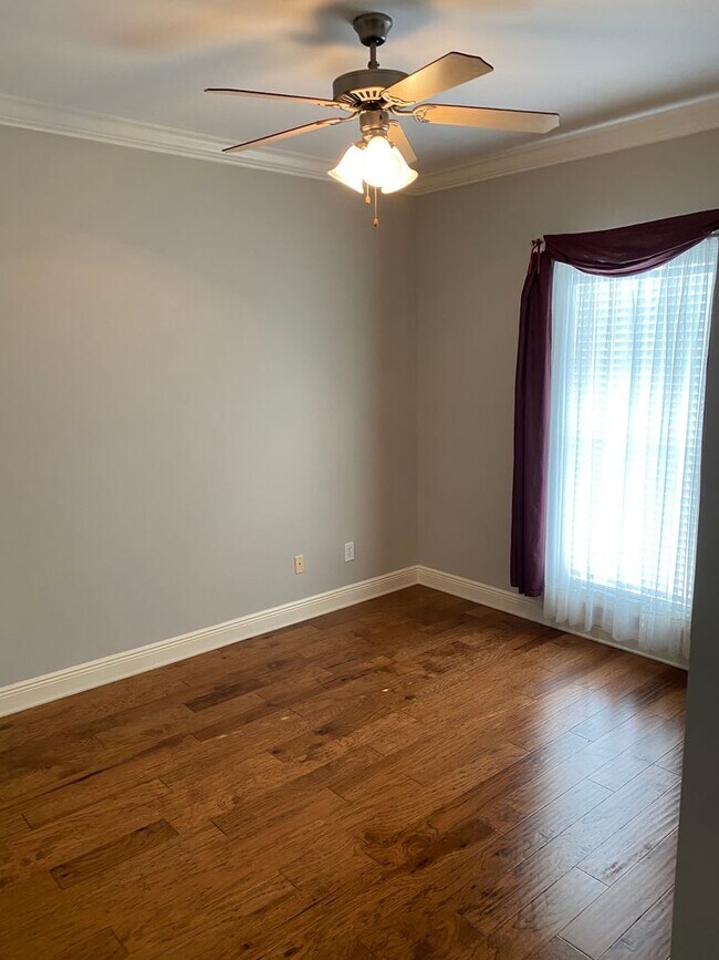 Building Photo - ****JUST REDUCED****720 Chombard Dr Brando...