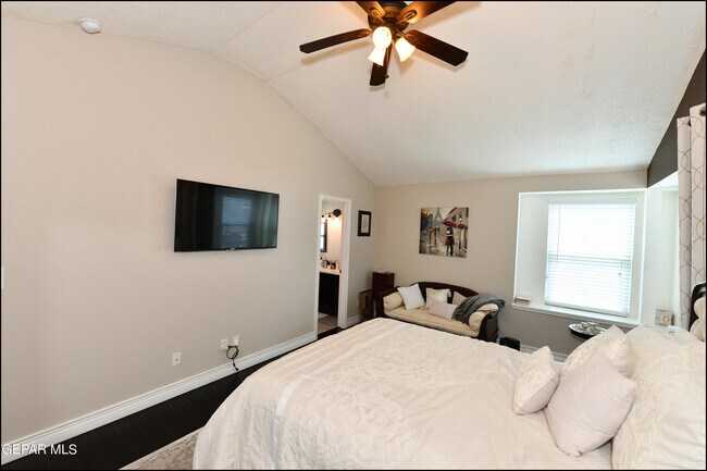 Building Photo - 5060 Silver Sands Ave