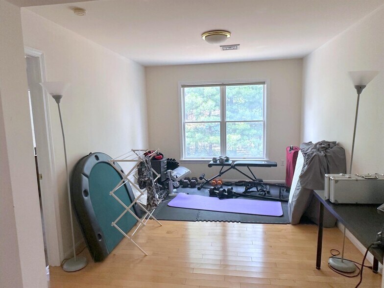 Building Photo - 3 Kent Ct