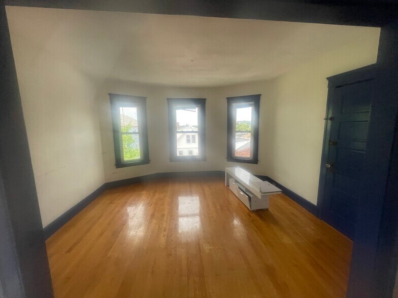 Building Photo - 49 Cohasset St