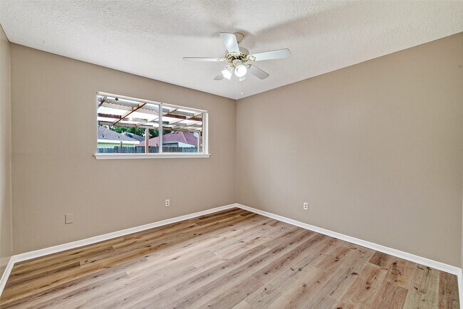 Building Photo - 13847 Cherry Hollow Ln