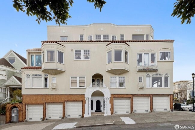 Building Photo - 2 Fair Oaks St