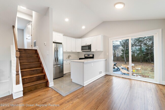 Building Photo - 2 Middlesex Rd