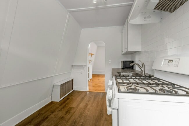 Building Photo - 46 Voorhis Ave