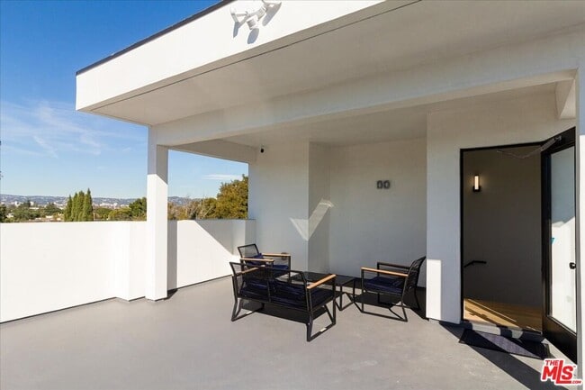 Building Photo - 2034 S Curson Ave