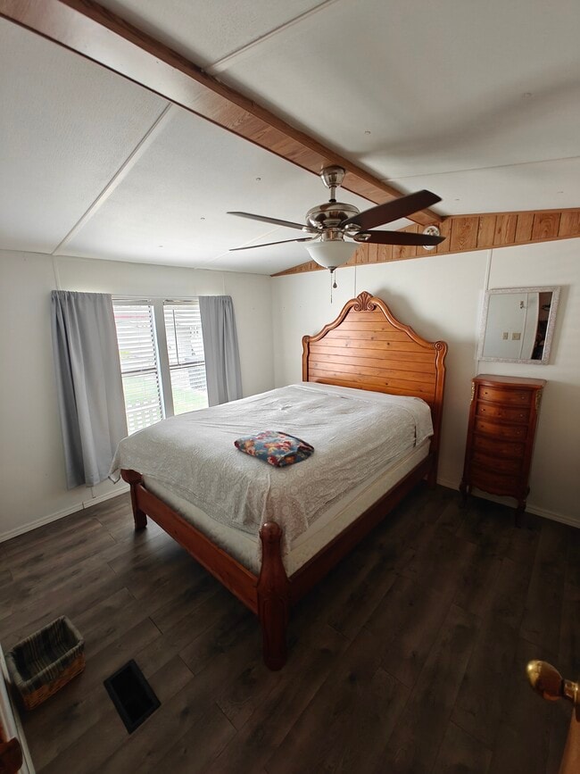 Building Photo - 1002 51st Avenue Plaza W