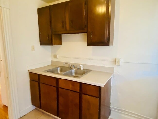 Building Photo - 3322 Ellwood Ave