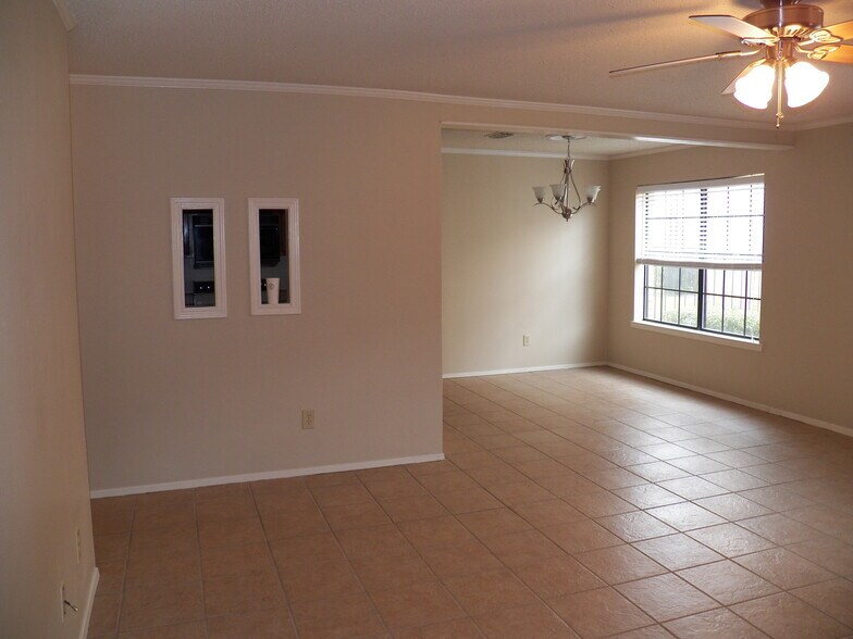 Living Area with Dining / Kitchen - 400 W South Town Dr