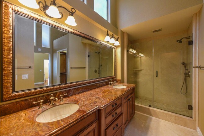 Building Photo - 9 Las Cruces