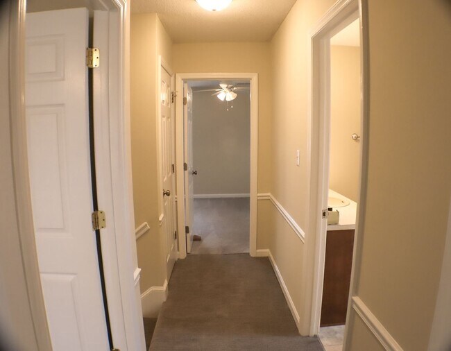 Building Photo - Lovely 5 bedroom, 2 bathroom brick home in Reidsville