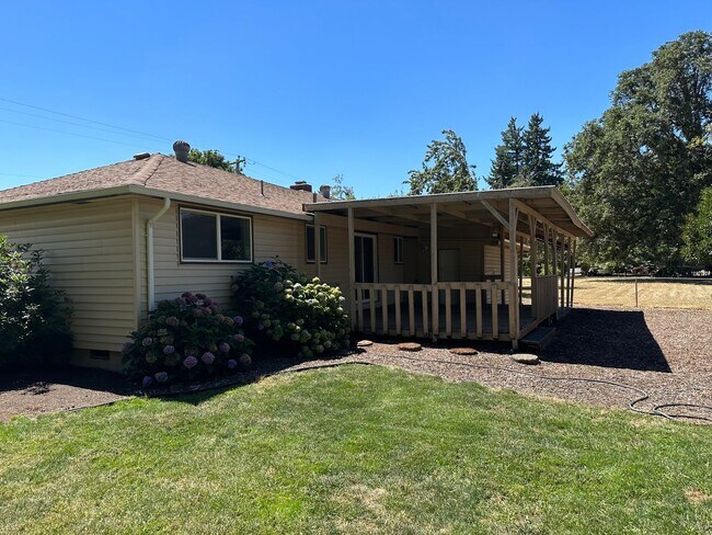 Building Photo - 4 bedroom, 1 bath Country Home for rent!  MOVE IN SPECIAL!