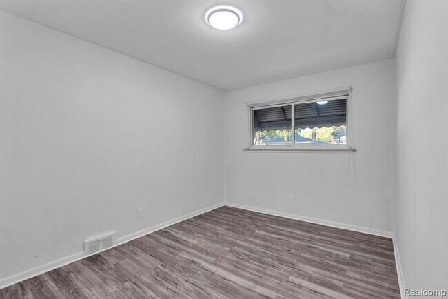 Building Photo - 5627 Gertrude St