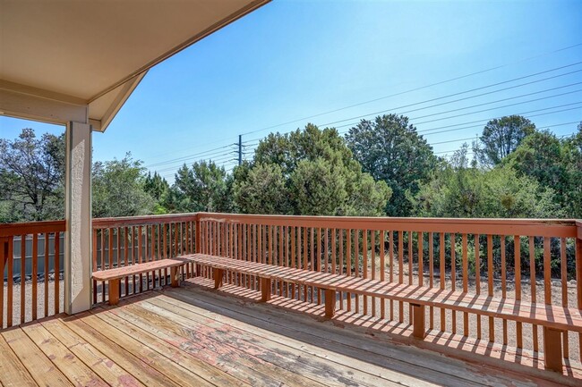 Building Photo - Freshly painted, 3 Bedroom, 2 Bath Home in...