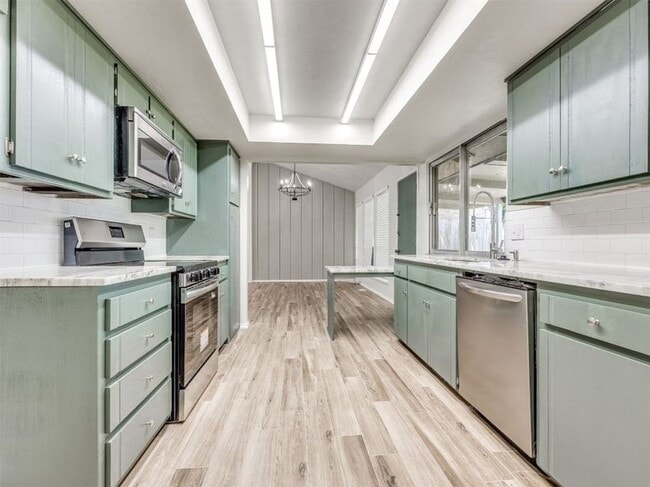 Building Photo - Updated 3 Bed 2 Bath In OKC