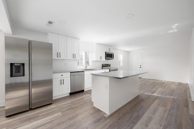 Building Photo - 1810 Tanis Dr