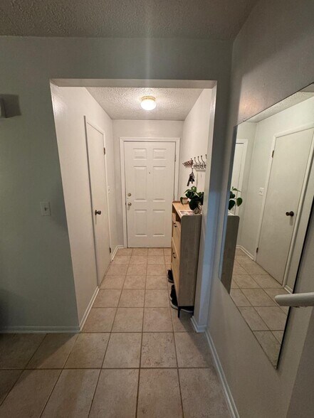 Building Photo - 307 Brookside Ln