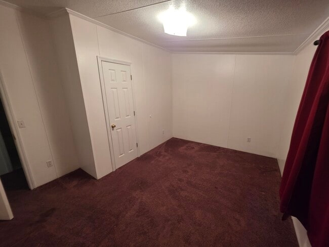 Building Photo - Tall Pines Mobile Home Park Lot 5