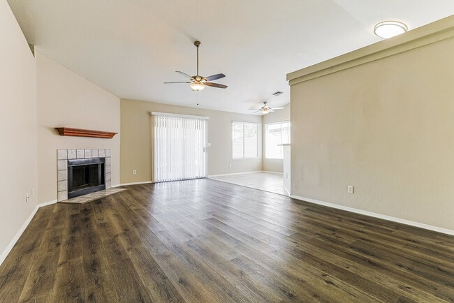 Building Photo - 8746 W McLellan Rd