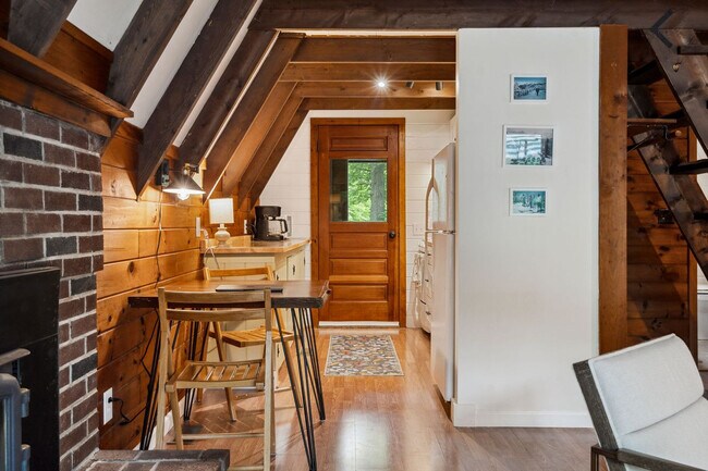 Building Photo - 51 Lake Pines Cir