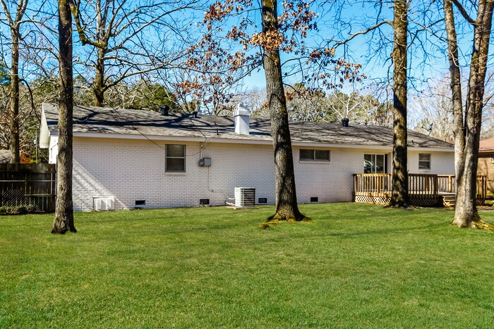 Building Photo - 22 Single Oaks Dr