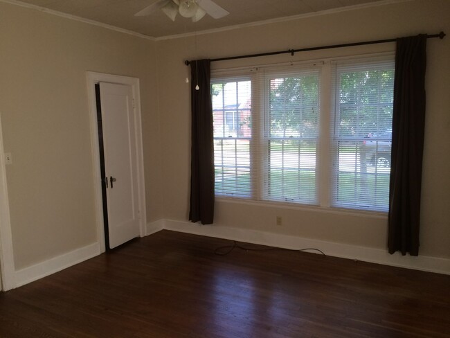 Building Photo - Beautiful 3 Bedroom House Near Campus