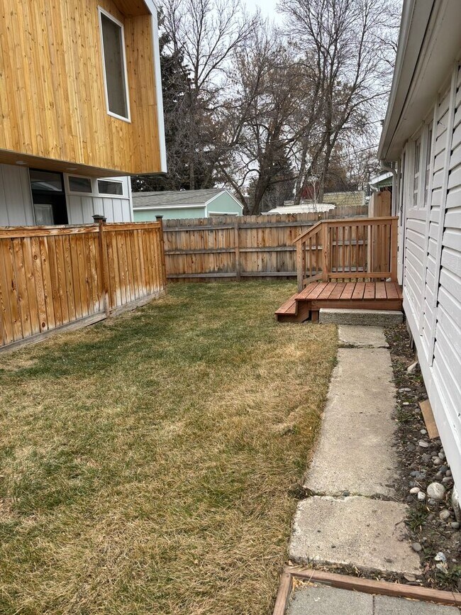 Building Photo - 421 W Lamme St