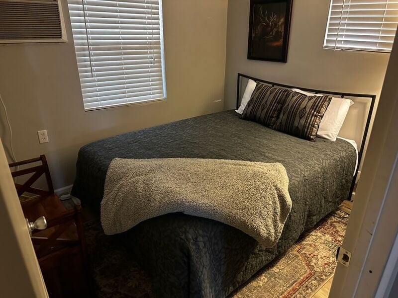 Building Photo - 938 W Apache Ln