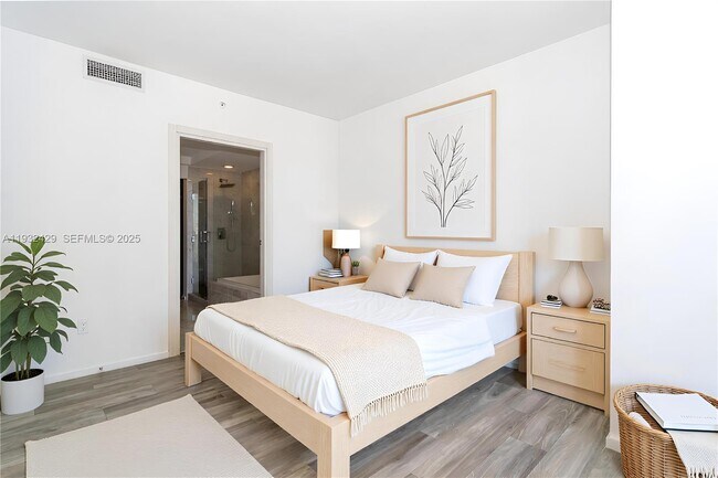 Building Photo - 801 S Miami Ave