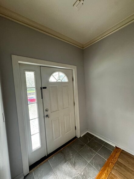 Entryway - 500 N George St