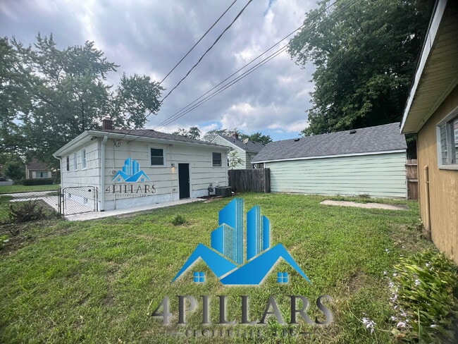 Building Photo - "Charming 2-Bedroom Gem with Finished Basement & Gleaming Hardwood Floors in Hammond!"