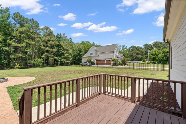 Building Photo - **Luxury 4/4 with Fenced in Yard**