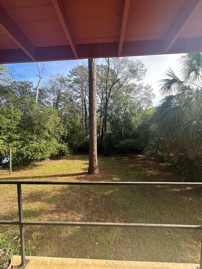 Building Photo - 717 Edgewood St