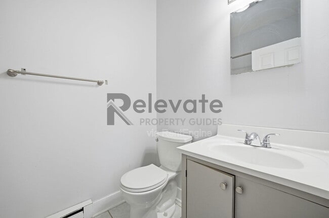 Building Photo - 2206 Parkwood Ave