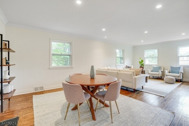 Building Photo - 304 Forest Dr S