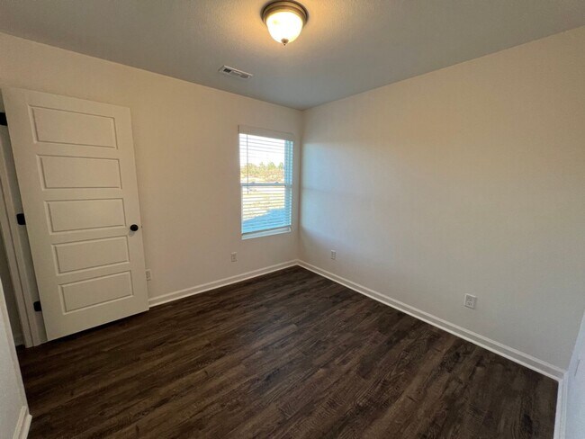 Building Photo - New Beginnings Start with AMRR: 3 Bedroom ready for move in!