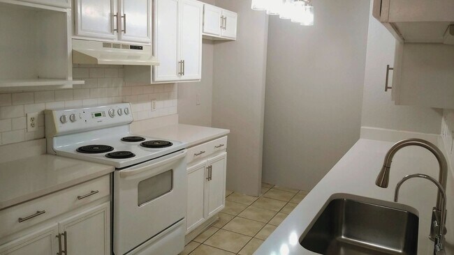 Kitchen - 6308 Green Top Dr