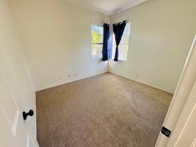 Building Photo - Stunning Sanctuary Awaits