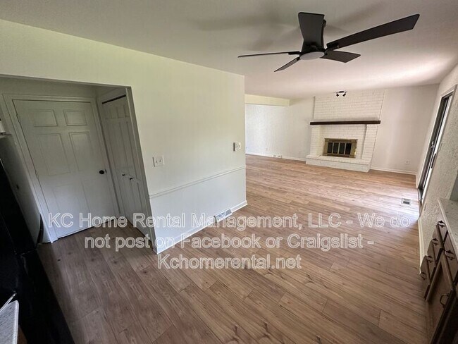 Building Photo - 3870 SW Harbor Dr