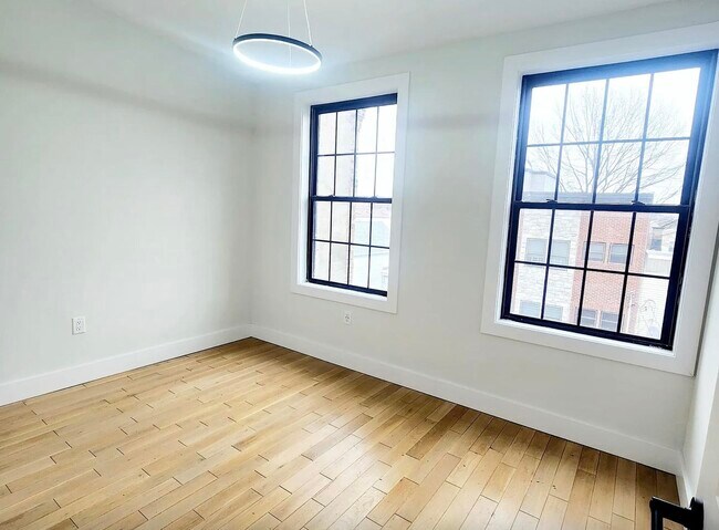 Building Photo - 131 Hopkins Ave