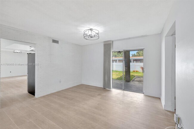 Building Photo - 9121 SW 54th Pl