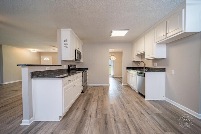 Building Photo - 2802 Evans Dr