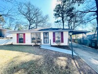 Building Photo - ** 3 bed 1.5 bath located in Chisholm ** C...