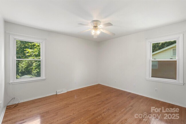 Building Photo - 3124 Edsel Pl