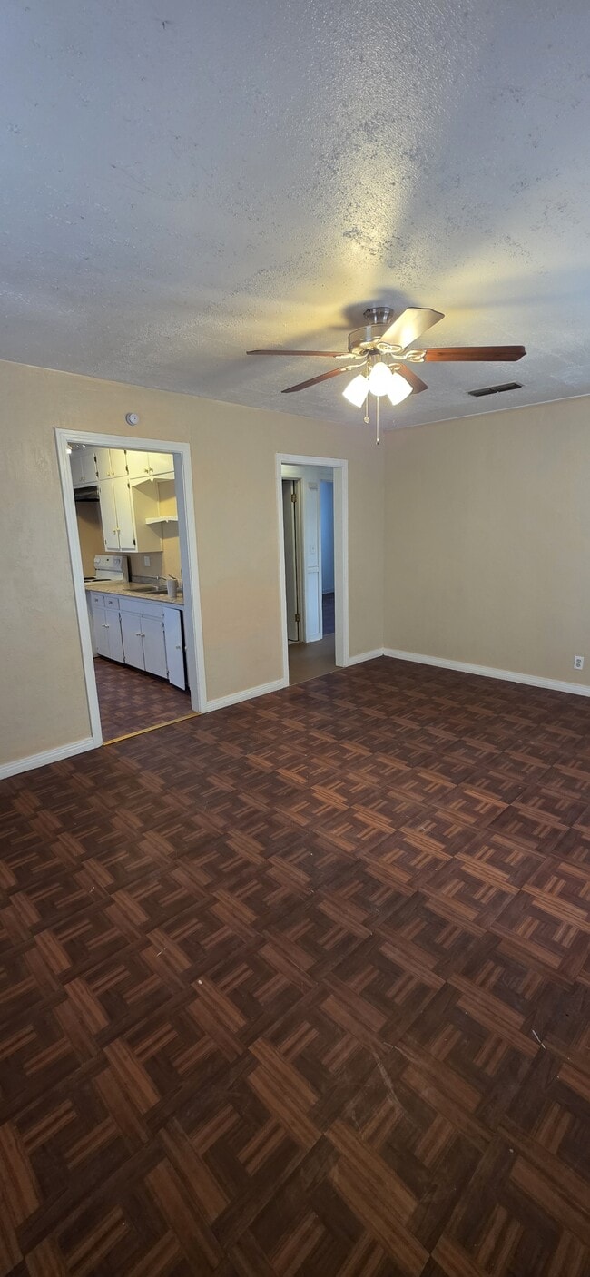 Building Photo - 1907 S Seminole St