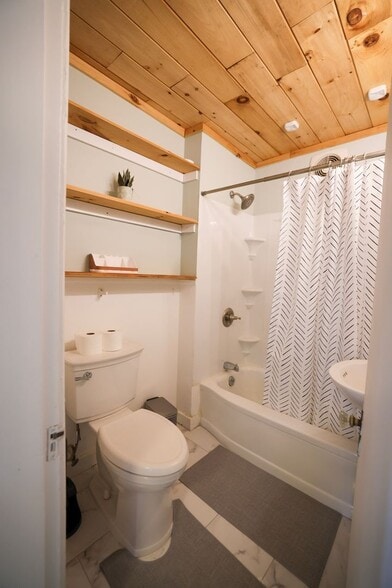 Building Photo - 16 Orange St