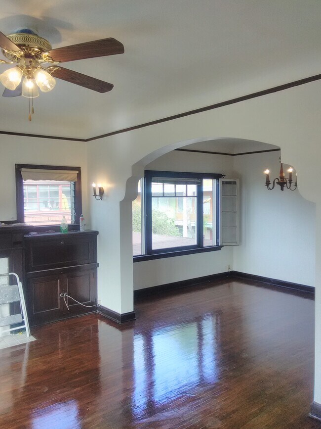Primary Photo - 128 Falcon Ave